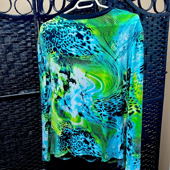 Woman’s top - Picture 2 of 2